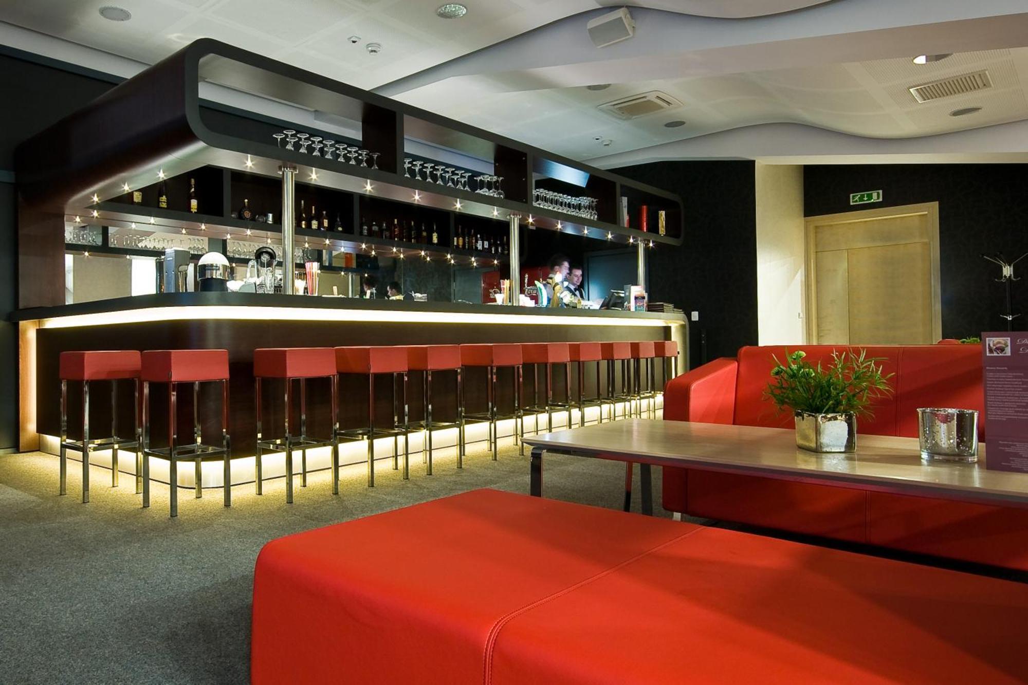 Hotel Poznanski A2 Luboń エクステリア 写真