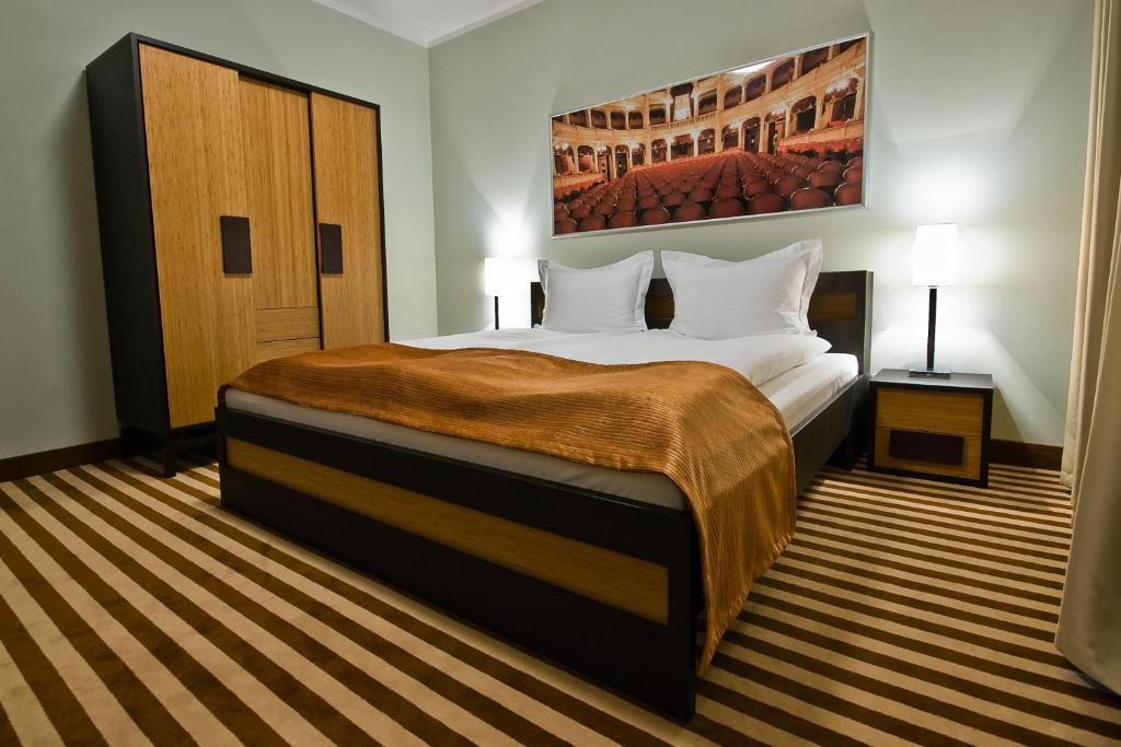 Hotel Poznanski A2 Luboń エクステリア 写真