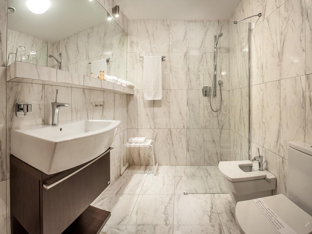 Hotel Poznanski A2 Luboń エクステリア 写真