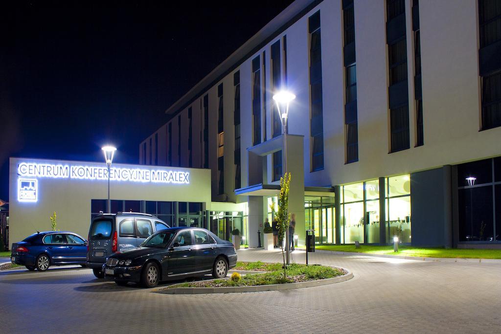 Hotel Poznanski A2 Luboń エクステリア 写真