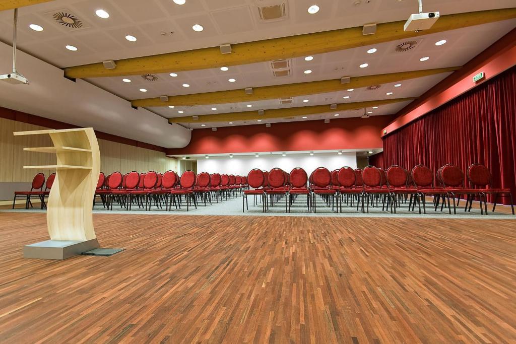Hotel Poznanski A2 Luboń エクステリア 写真