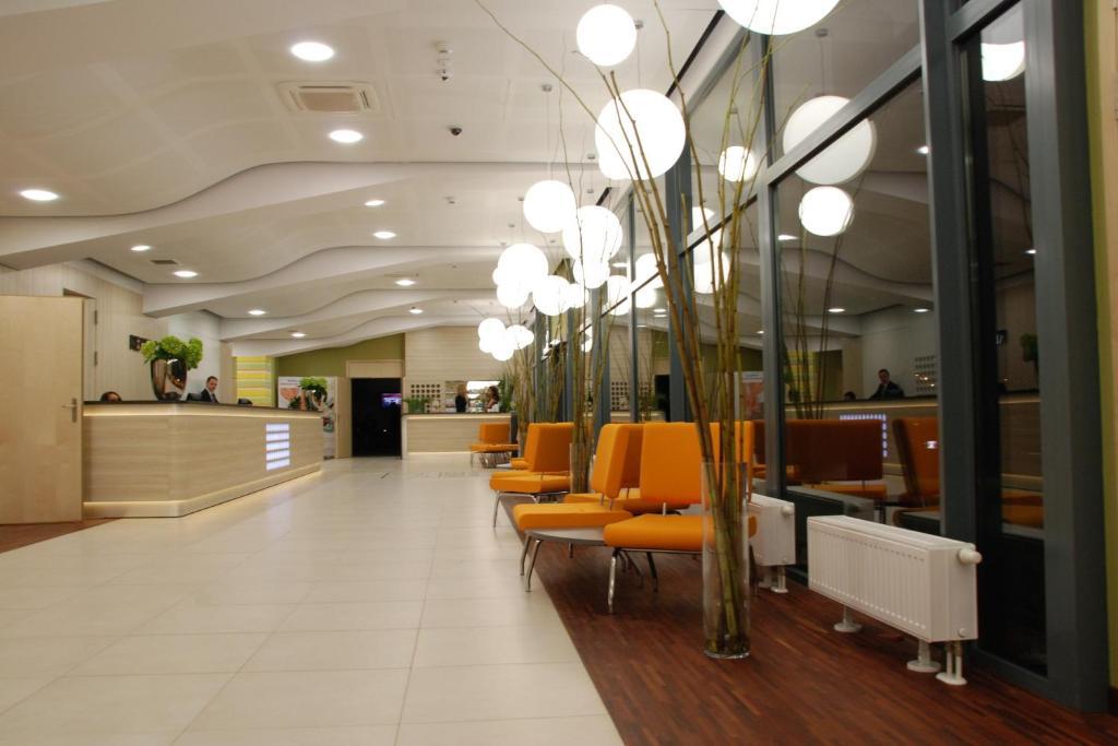 Hotel Poznanski A2 Luboń エクステリア 写真