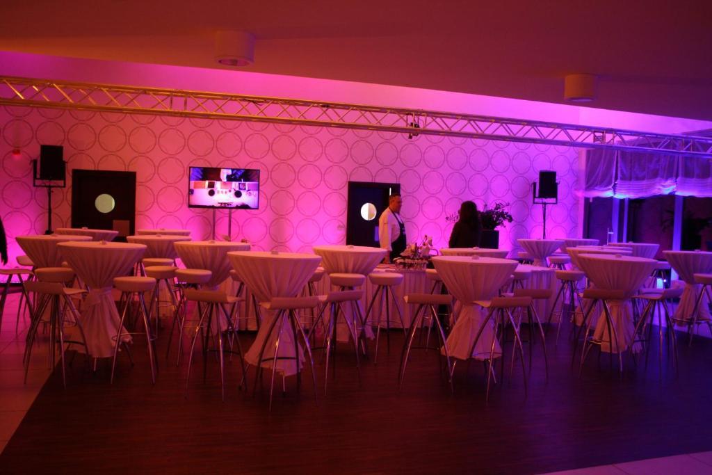 Hotel Poznanski A2 Luboń エクステリア 写真